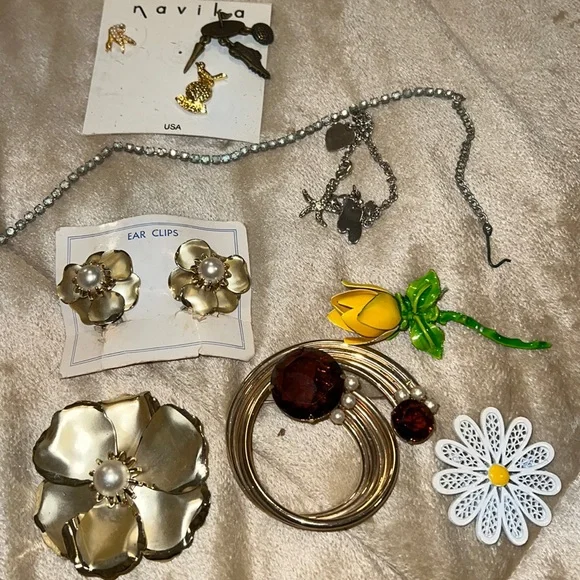 Jewelry Lot Vintage Costume Jewelry Brooch Jj Navika